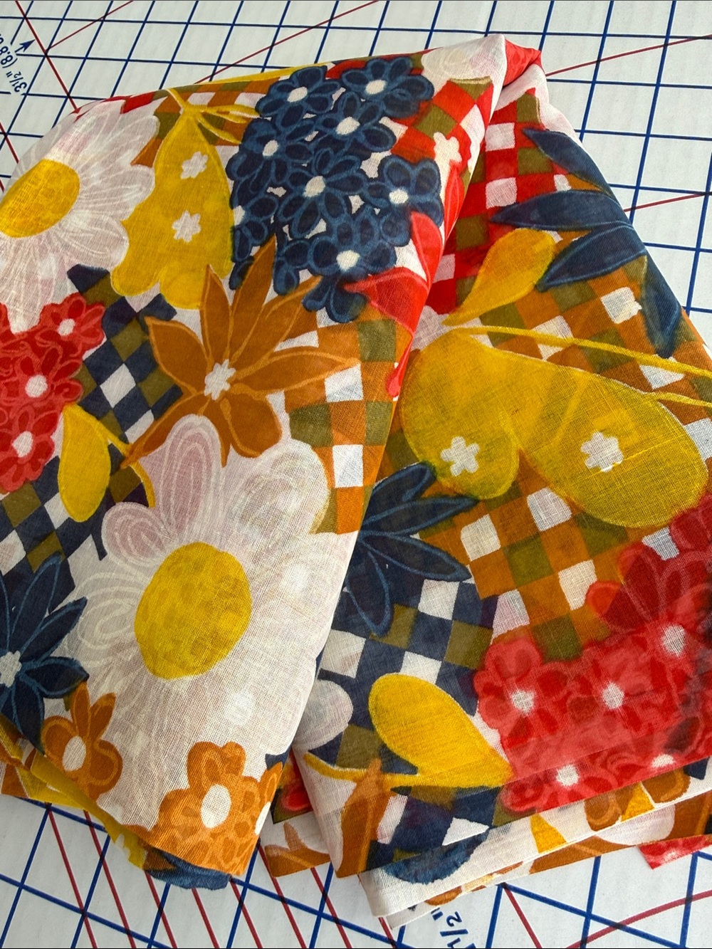 Vintage 70s Mod Floral Fabric Crisp Semi Sheer Organdy Style 3 Yds x 44
